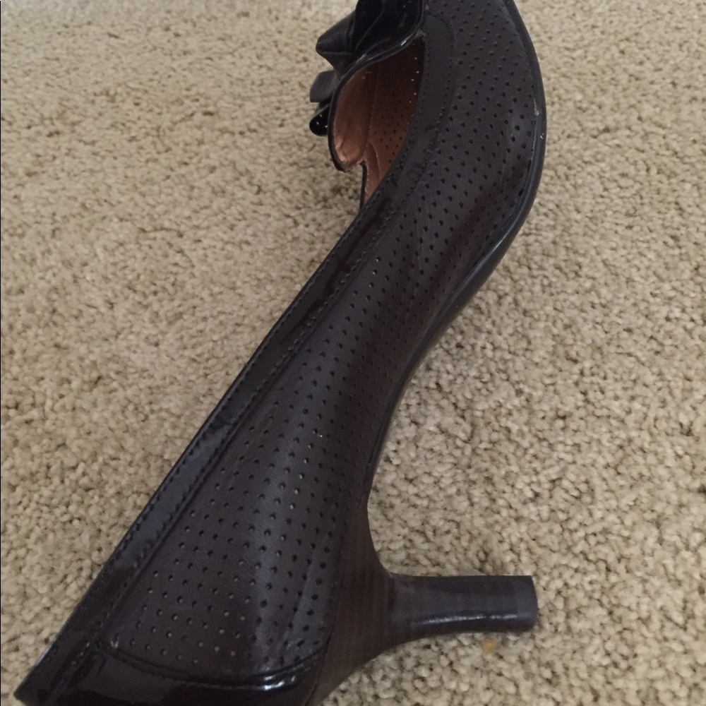 Shoes - Picture 3 of 4